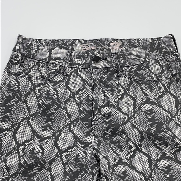 Seven7 Tummy Less High Rise Jeans - Picture 6 of 10